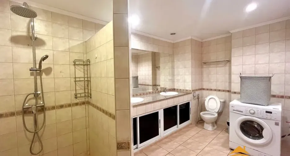 À louer et à vendre 1 chambre condo à Bang Lamung, Chonburi