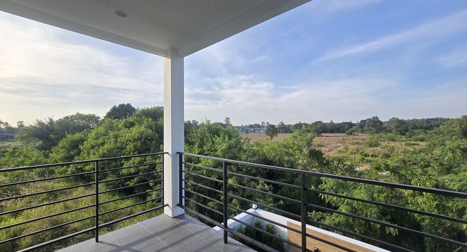 Haus zum Kauf mit 4 Zimmer in Bang Lamung, Chonburi