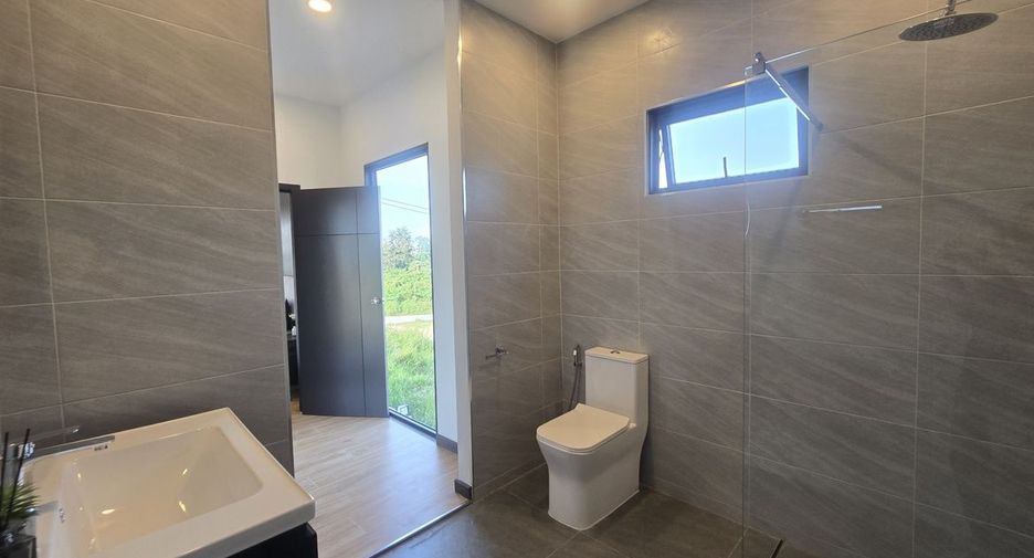Haus zum Kauf mit 4 Zimmer in Bang Lamung, Chonburi