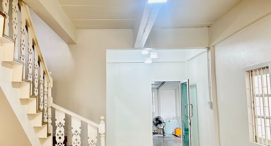For sale 3 bedrooms townhouse in Lat Krabang, Bangkok