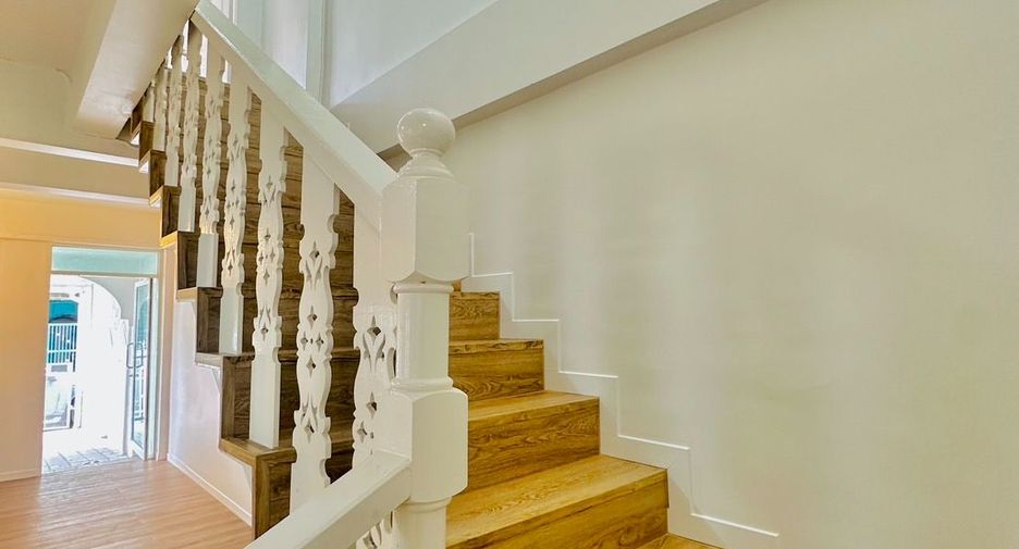 For sale 3 bedrooms townhouse in Lat Krabang, Bangkok