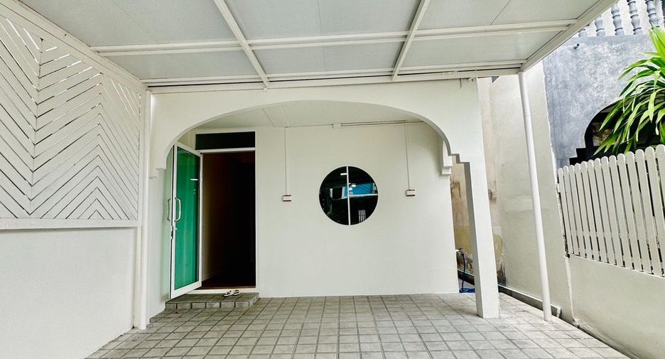 For sale 3 bedrooms townhouse in Lat Krabang, Bangkok