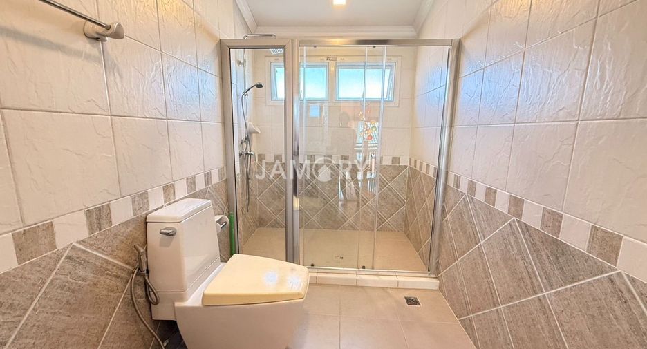 For rent 5 bedrooms house in East Pattaya, Pattaya