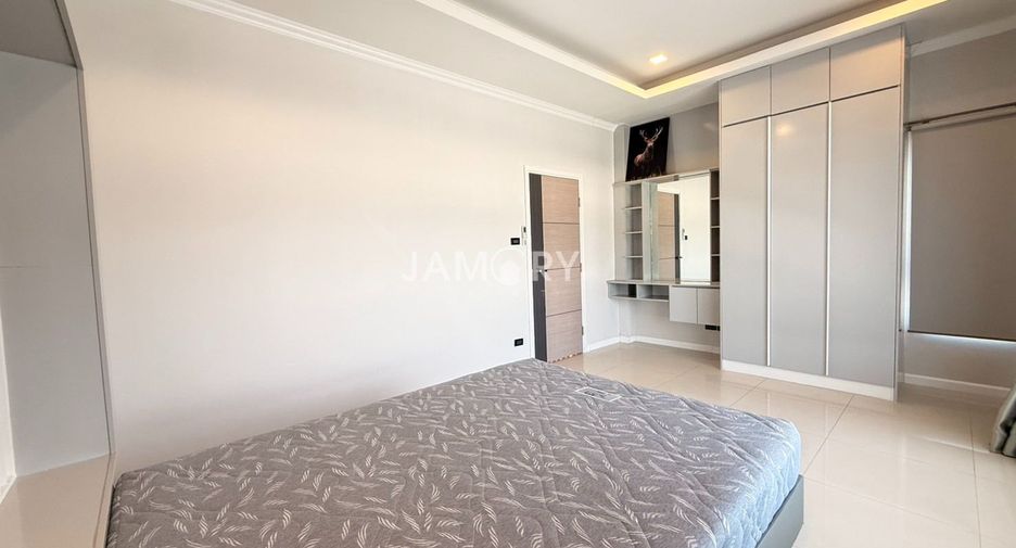 For rent 5 bedrooms house in East Pattaya, Pattaya