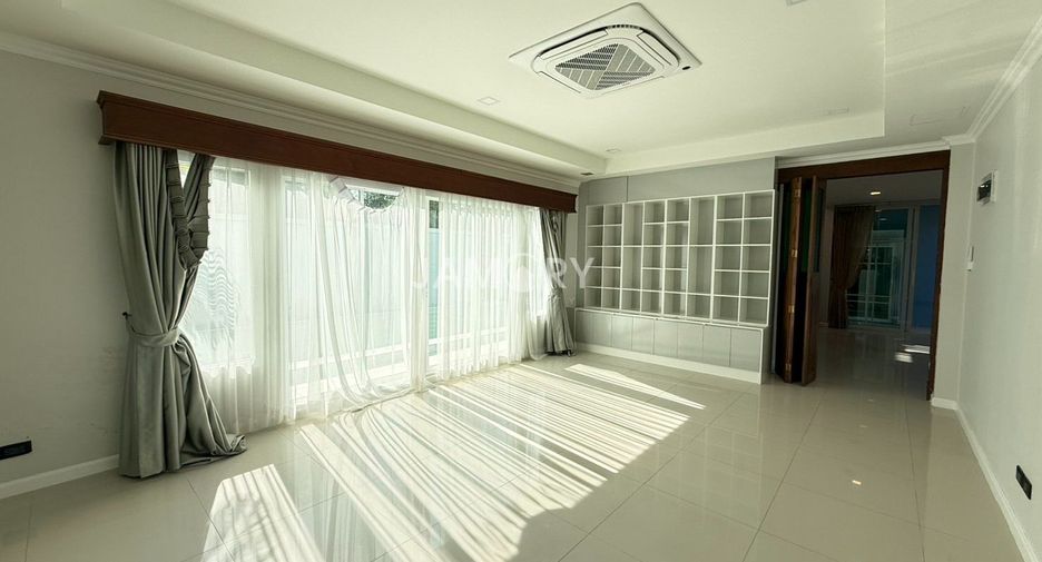 For rent 5 bedrooms house in East Pattaya, Pattaya