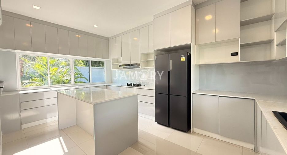 For rent 5 bedrooms house in East Pattaya, Pattaya
