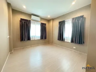 À louer et à vendre 4 chambres maison à Bang Lamung, Chonburi