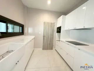 À louer et à vendre 4 chambres maison à Bang Lamung, Chonburi