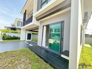 À louer et à vendre 4 chambres maison à Bang Lamung, Chonburi