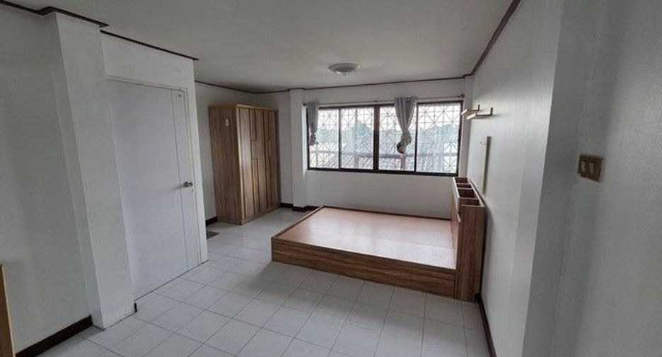 For rent 4 bedrooms townhouse in Bang Bua Thong, Nonthaburi