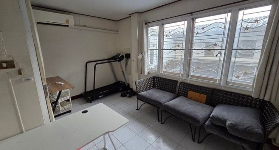 For rent 4 bedrooms townhouse in Bang Bua Thong, Nonthaburi