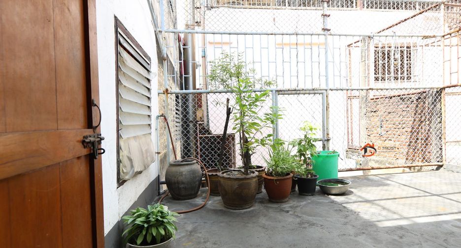For sale 3 bedrooms retail Space in Samphanthawong, Bangkok