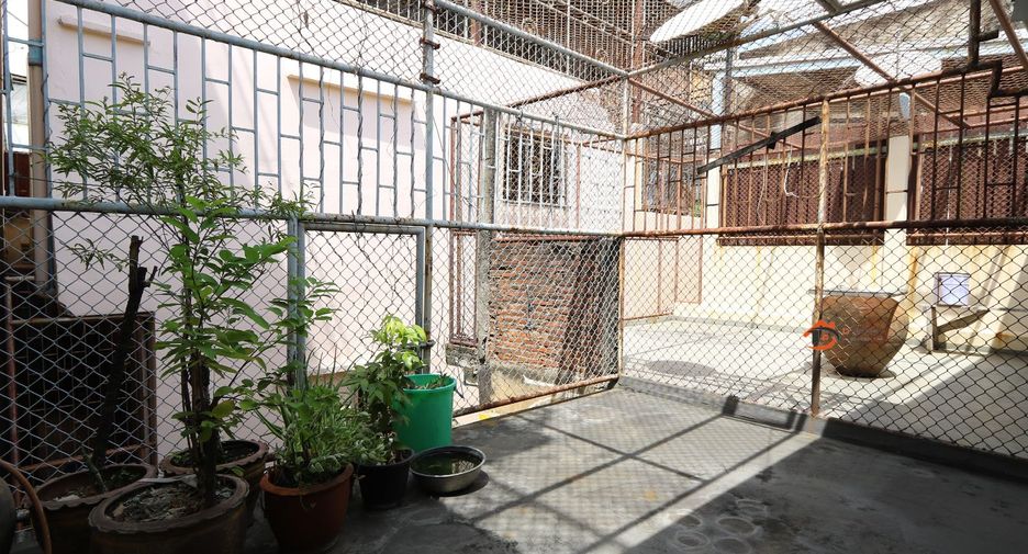 For sale 3 bedrooms retail Space in Samphanthawong, Bangkok