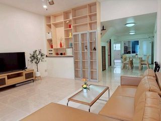 For rent 5 bedrooms townhouse in Bang Na, Bangkok