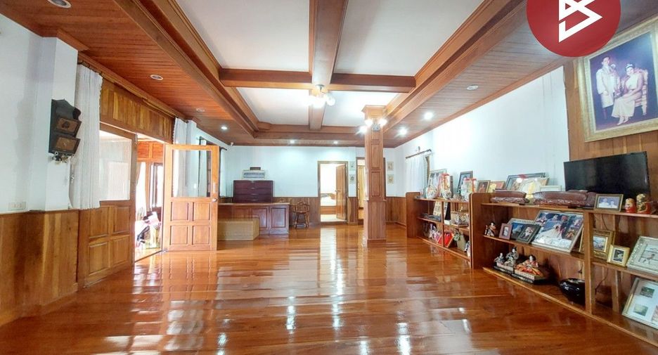 For sale 4 bedrooms house in Mueang Udon Thani, Udon Thani