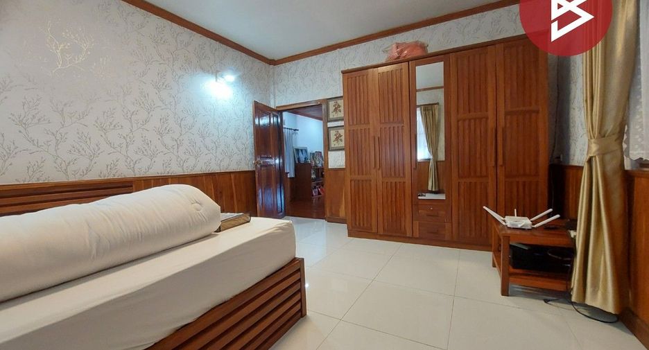 For sale 4 bedrooms house in Mueang Udon Thani, Udon Thani