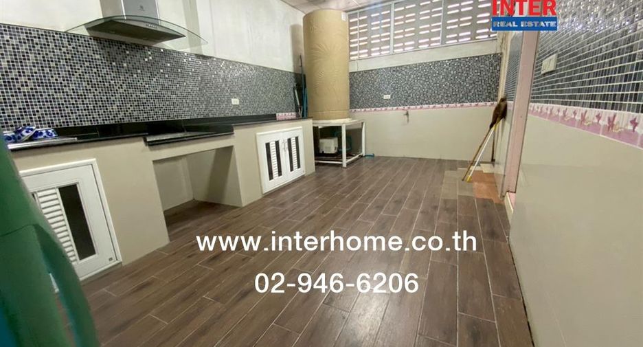For sale 4 bedrooms retail Space in Lam Luk Ka, Pathum Thani