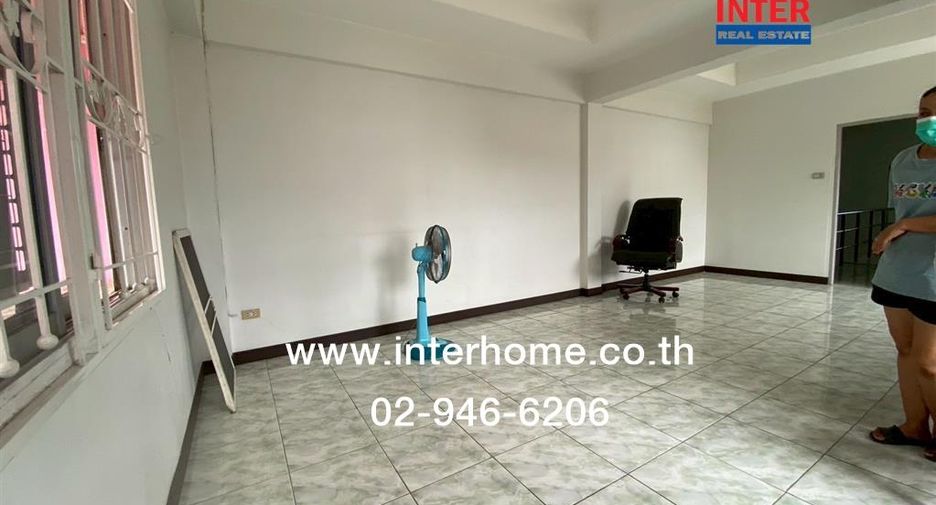 For sale 4 bedrooms retail Space in Lam Luk Ka, Pathum Thani