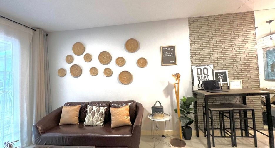 For rent and for sale 3 bedrooms townhouse in Saraphi, Chiang Mai
