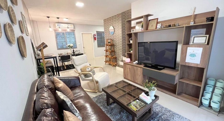 For rent and for sale 3 bedrooms townhouse in Saraphi, Chiang Mai