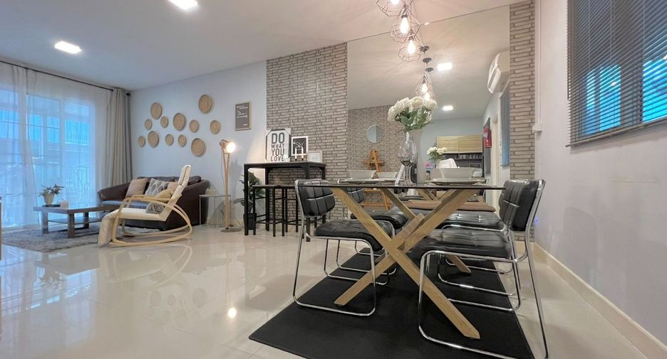 For rent and for sale 3 bedrooms townhouse in Saraphi, Chiang Mai