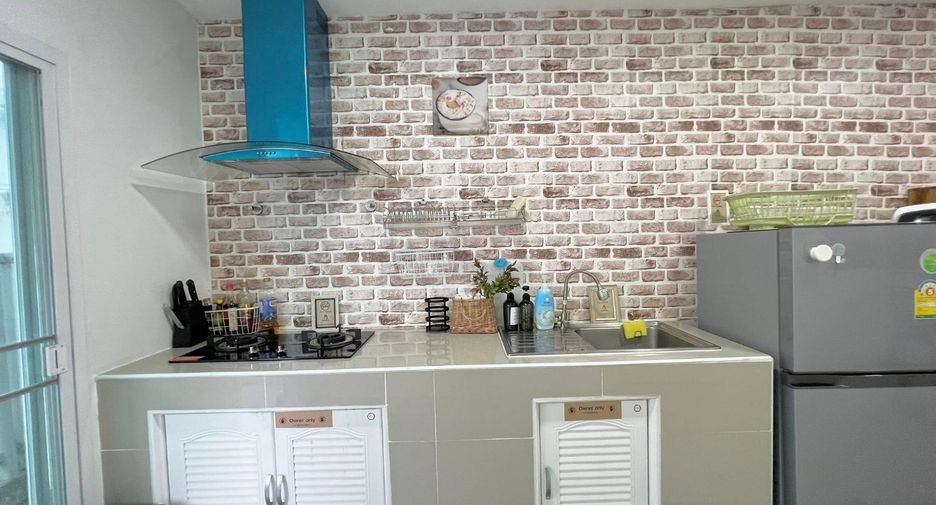 For rent and for sale 3 bedrooms townhouse in Saraphi, Chiang Mai
