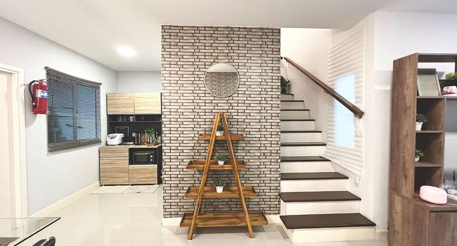 For rent and for sale 3 bedrooms townhouse in Saraphi, Chiang Mai