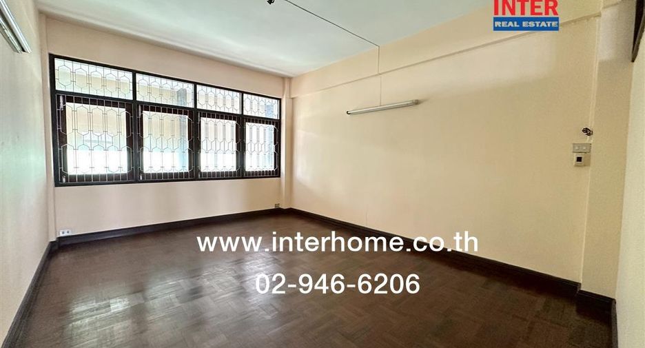 For sale 8 bedrooms retail Space in Bang Rak, Bangkok
