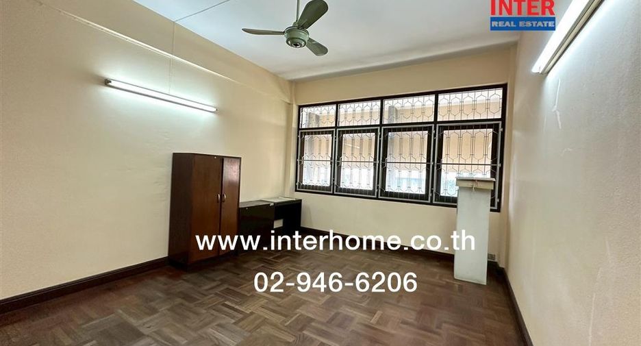 For sale 8 bedrooms retail Space in Bang Rak, Bangkok