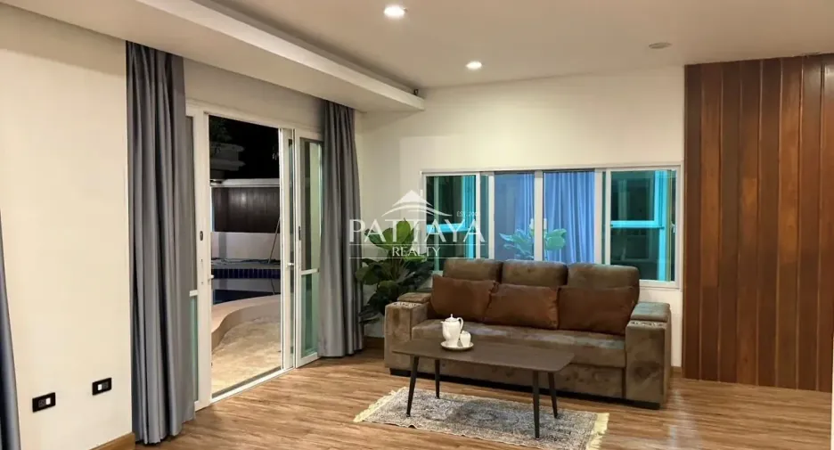 Casa en alquiler de 6 habitaciones en Bang Lamung, Chonburi