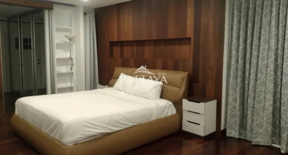 Casa en alquiler de 6 habitaciones en Bang Lamung, Chonburi