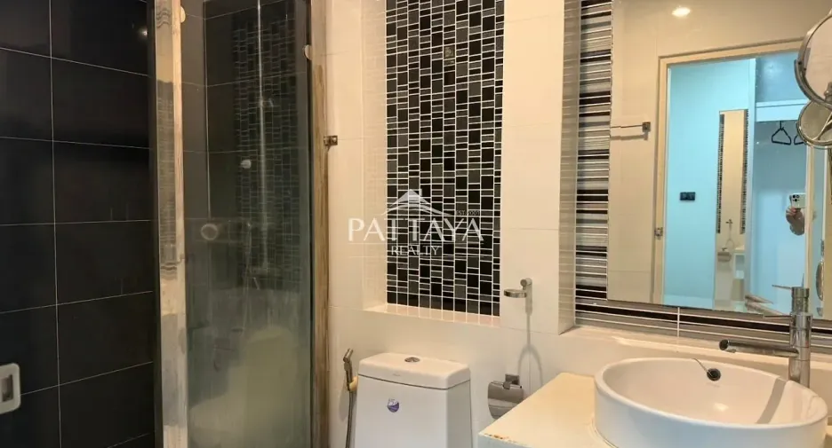 Casa en alquiler de 6 habitaciones en Bang Lamung, Chonburi
