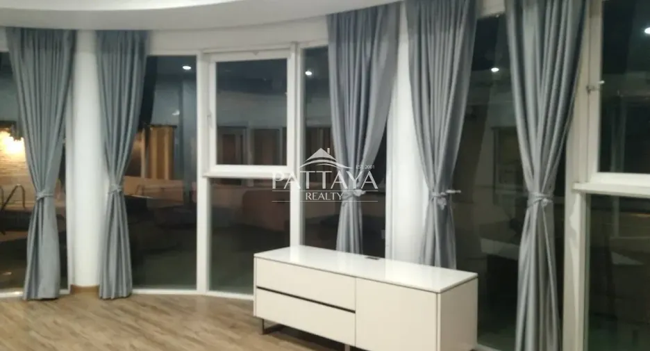 Casa en alquiler de 6 habitaciones en Bang Lamung, Chonburi