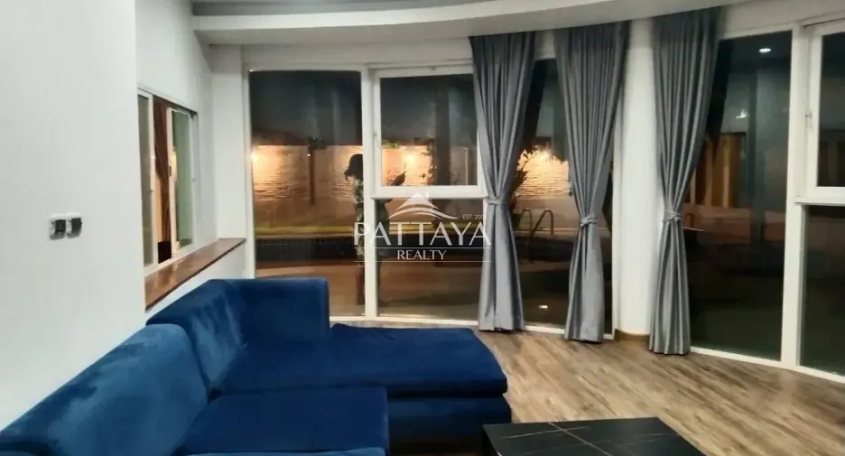 Casa en alquiler de 6 habitaciones en Bang Lamung, Chonburi