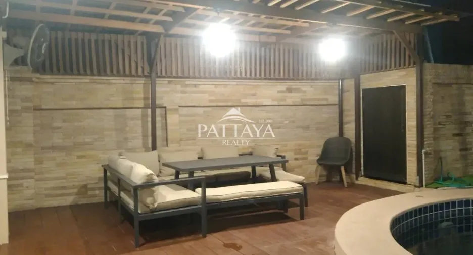 Casa en alquiler de 6 habitaciones en Bang Lamung, Chonburi