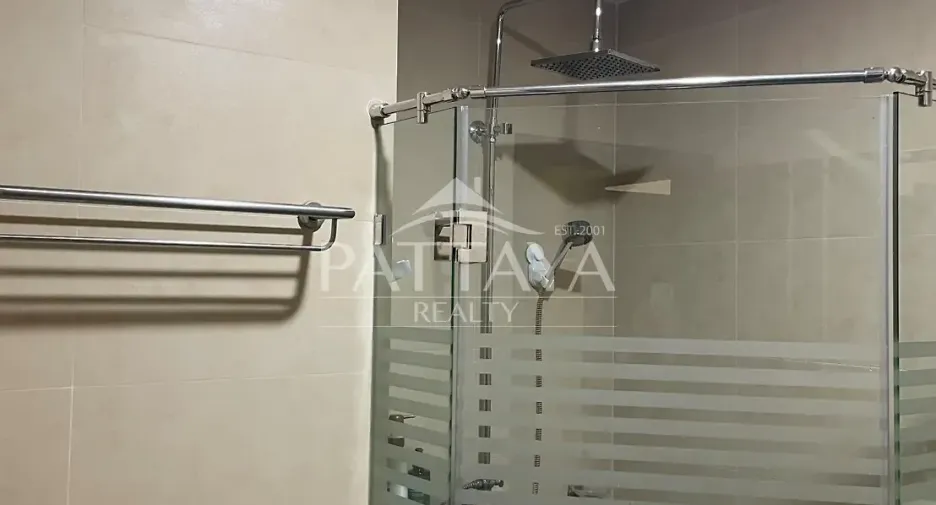 Condo en alquiler y en venta de 2 habitaciones en Bang Lamung, Chonburi