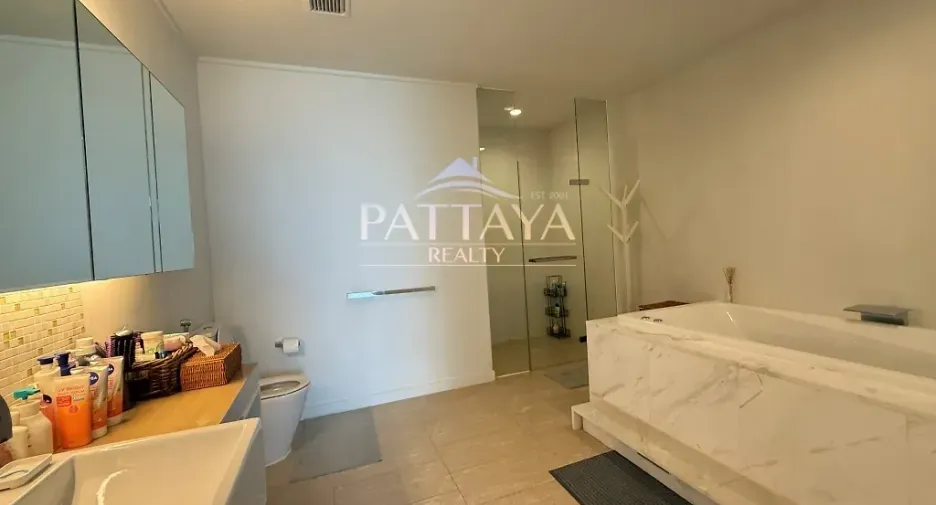 For rent and for sale 3 bedrooms condo in Bang Lamung, Chonburi