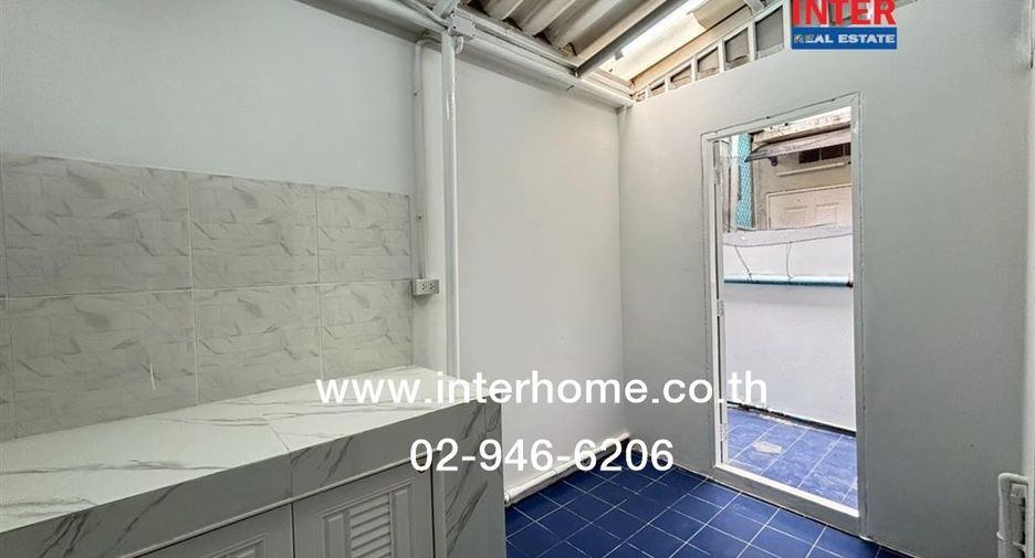 Casa adosada en venta de 3 habitaciones en Bang Khen, Bangkok