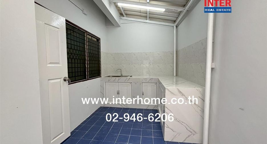 Casa adosada en venta de 3 habitaciones en Bang Khen, Bangkok