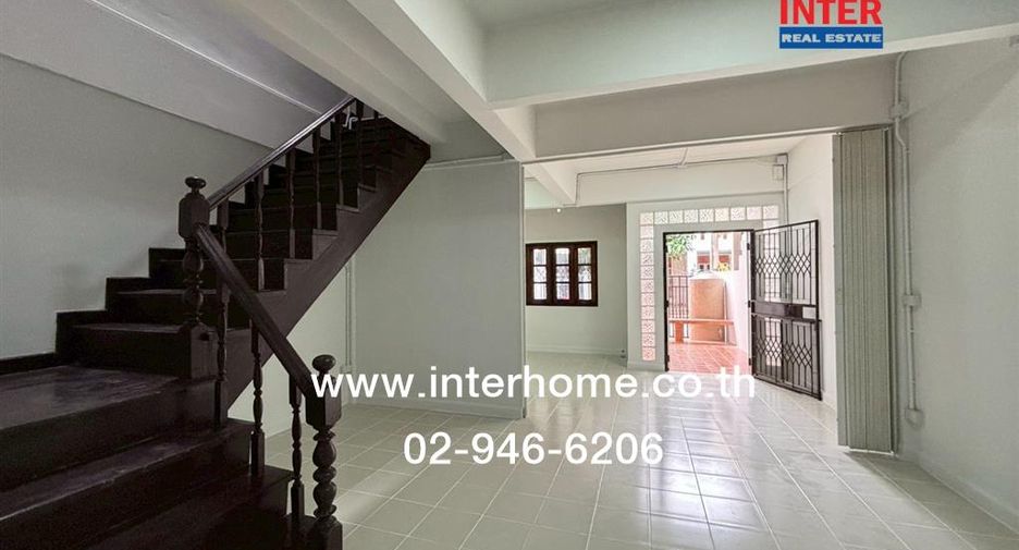 Casa adosada en venta de 3 habitaciones en Bang Khen, Bangkok