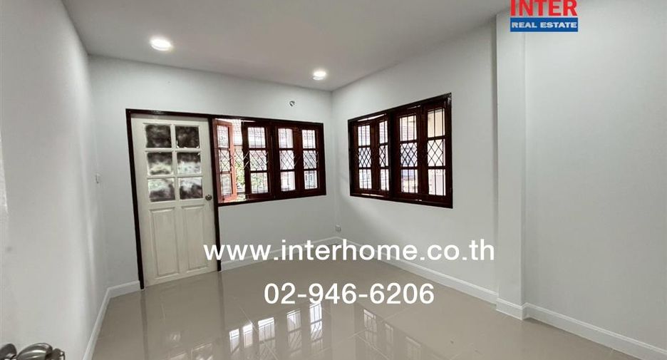 Casa adosada en venta de 3 habitaciones en Bang Khen, Bangkok