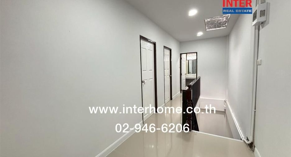 Casa adosada en venta de 3 habitaciones en Bang Khen, Bangkok