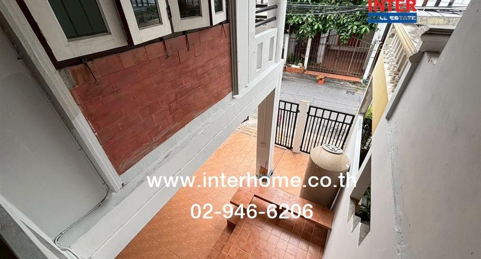 Casa adosada en venta de 3 habitaciones en Bang Khen, Bangkok