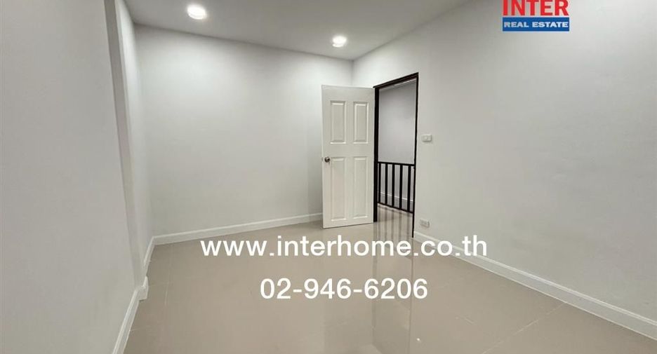 Casa adosada en venta de 3 habitaciones en Bang Khen, Bangkok