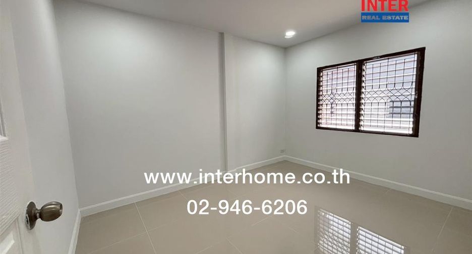Casa adosada en venta de 3 habitaciones en Bang Khen, Bangkok