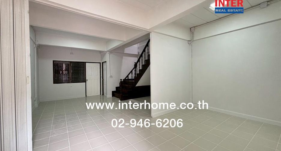 Casa adosada en venta de 3 habitaciones en Bang Khen, Bangkok
