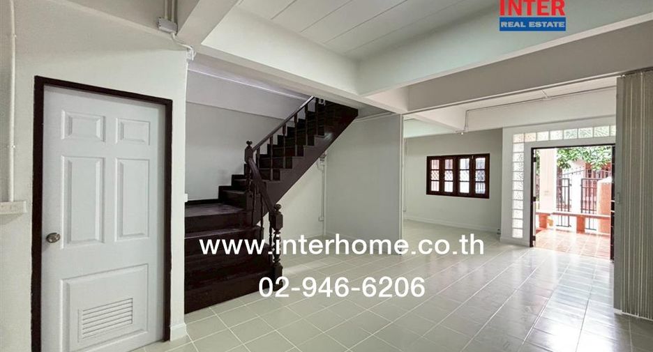 Casa adosada en venta de 3 habitaciones en Bang Khen, Bangkok