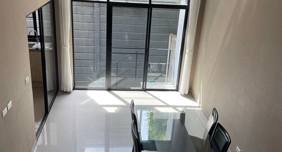 For rent 3 ベッドルーム townhouse in Suan Luang, Bangkok
