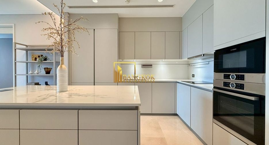 For rent 2 bedrooms condo in Pathum Wan, Bangkok