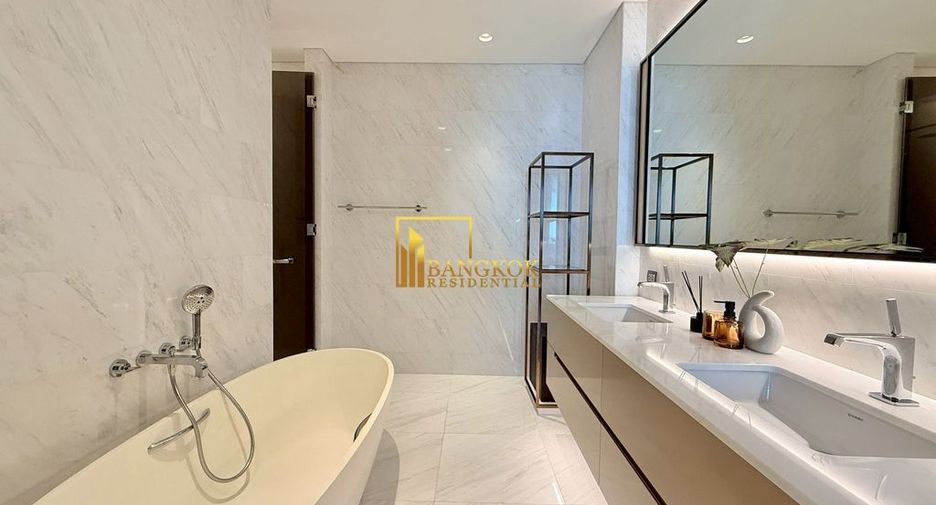 For rent 2 bedrooms condo in Pathum Wan, Bangkok
